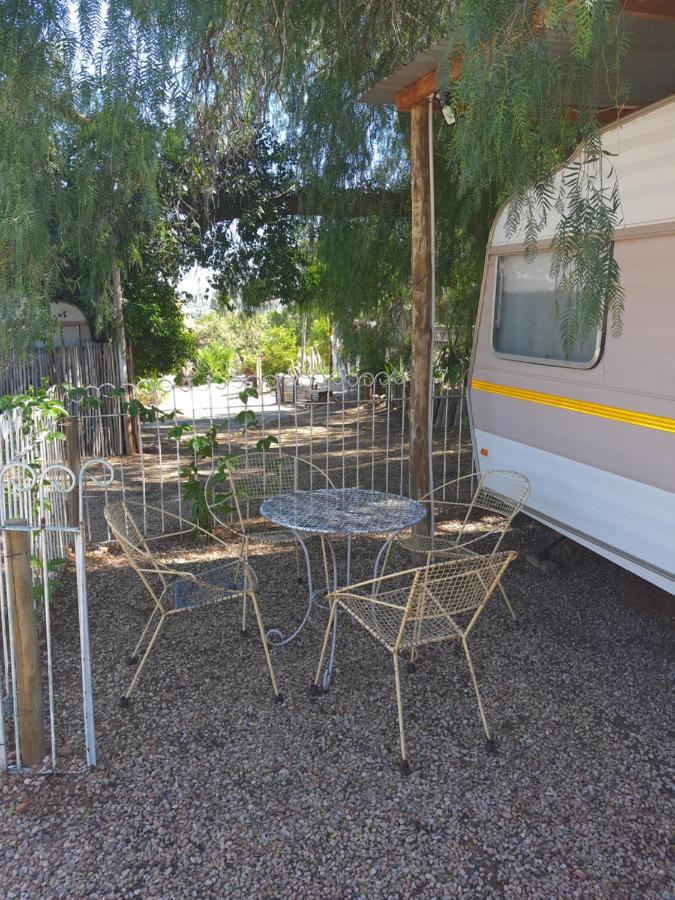 Oasis Shanti Backpackers Oudtshoorn Exterior photo