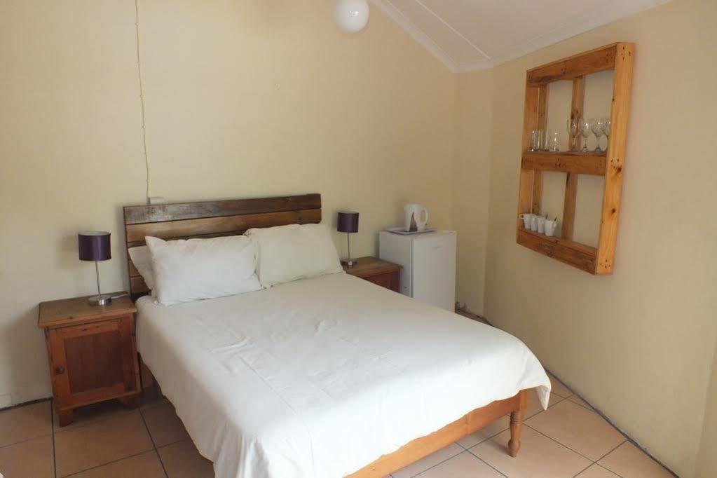 Oasis Shanti Backpackers Oudtshoorn Exterior photo