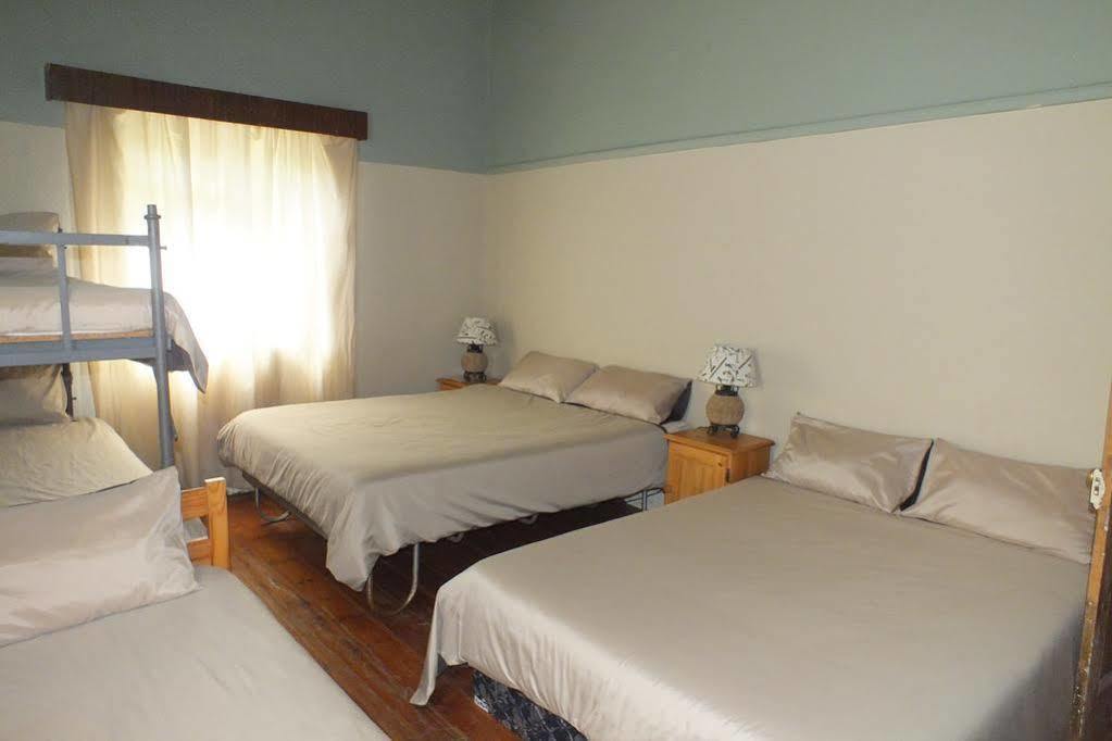 Oasis Shanti Backpackers Oudtshoorn Exterior photo